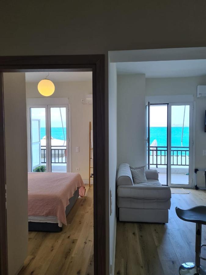 Grace Seaside Apartment Лутраки Екстериор снимка