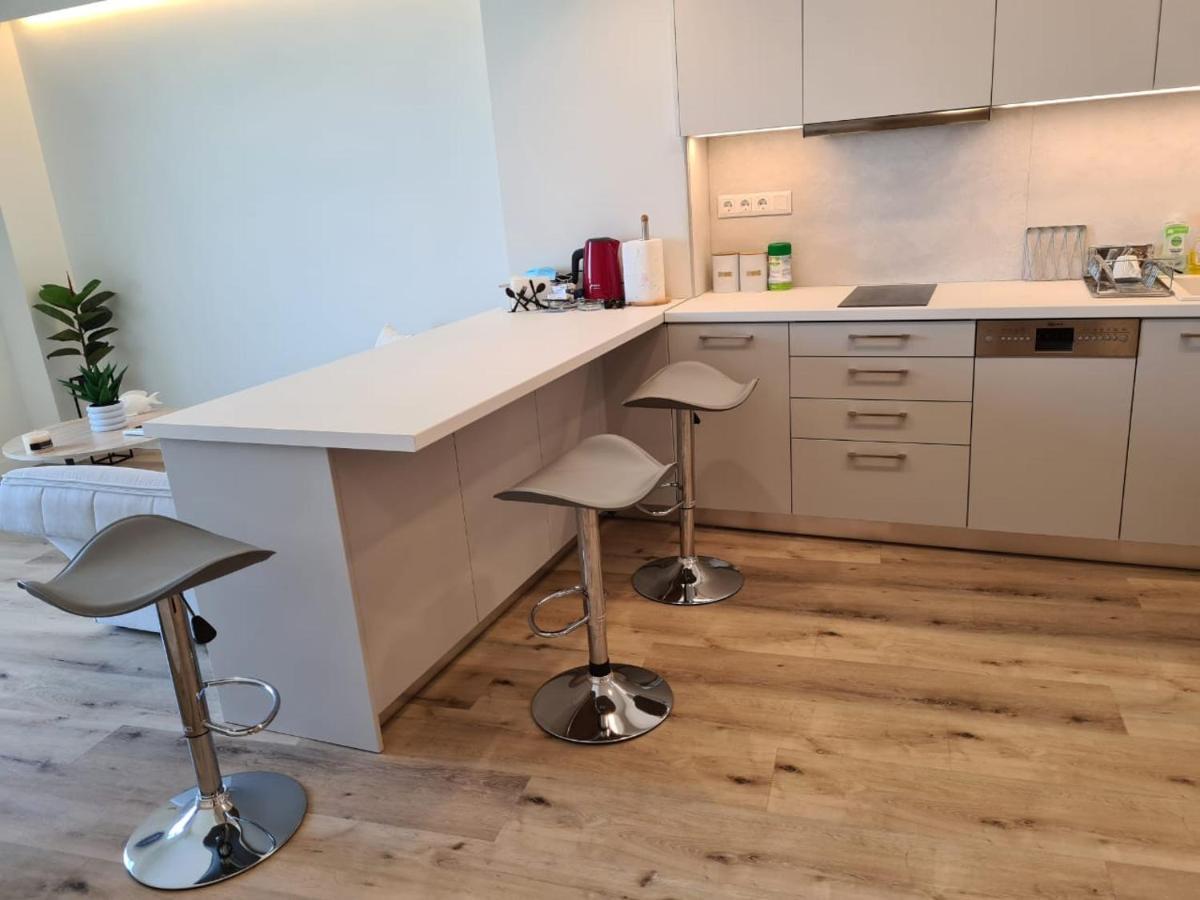 Grace Seaside Apartment Лутраки Екстериор снимка