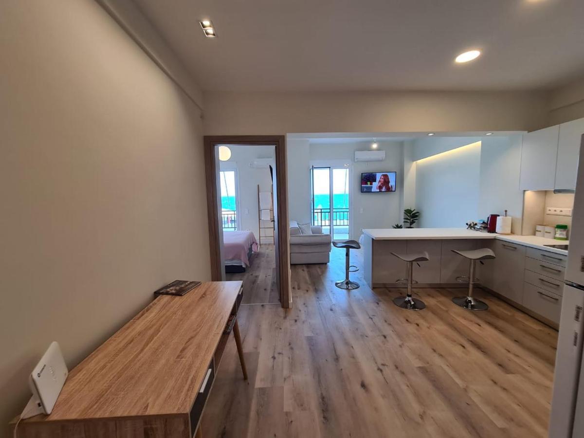 Grace Seaside Apartment Лутраки Екстериор снимка