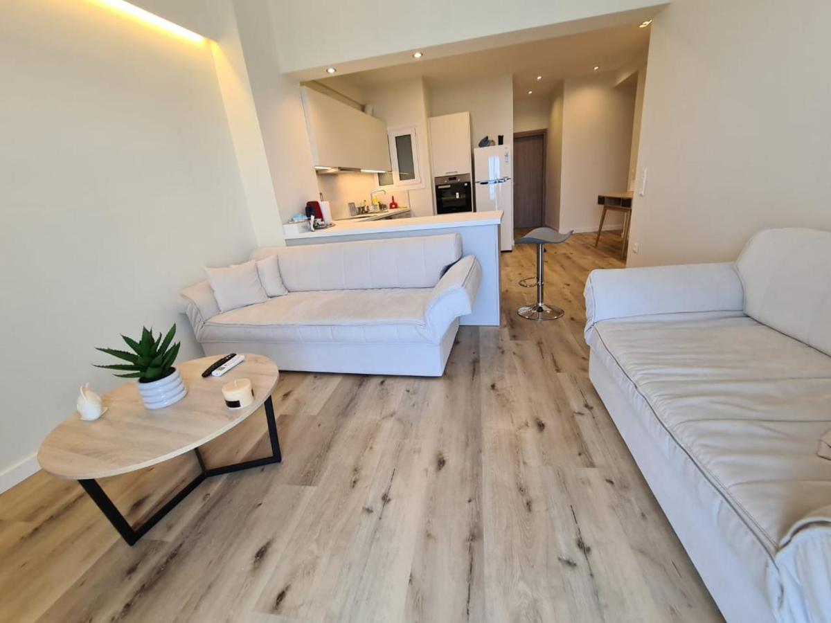 Grace Seaside Apartment Лутраки Екстериор снимка